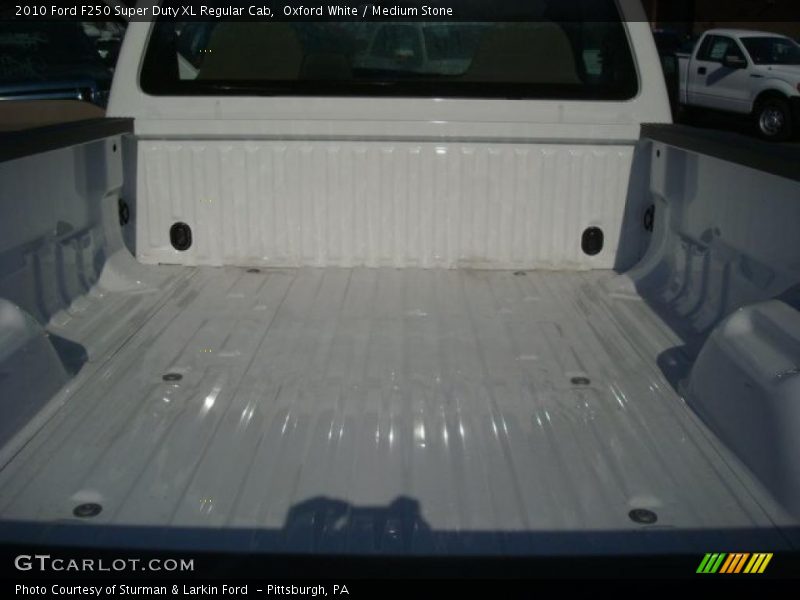 Oxford White / Medium Stone 2010 Ford F250 Super Duty XL Regular Cab