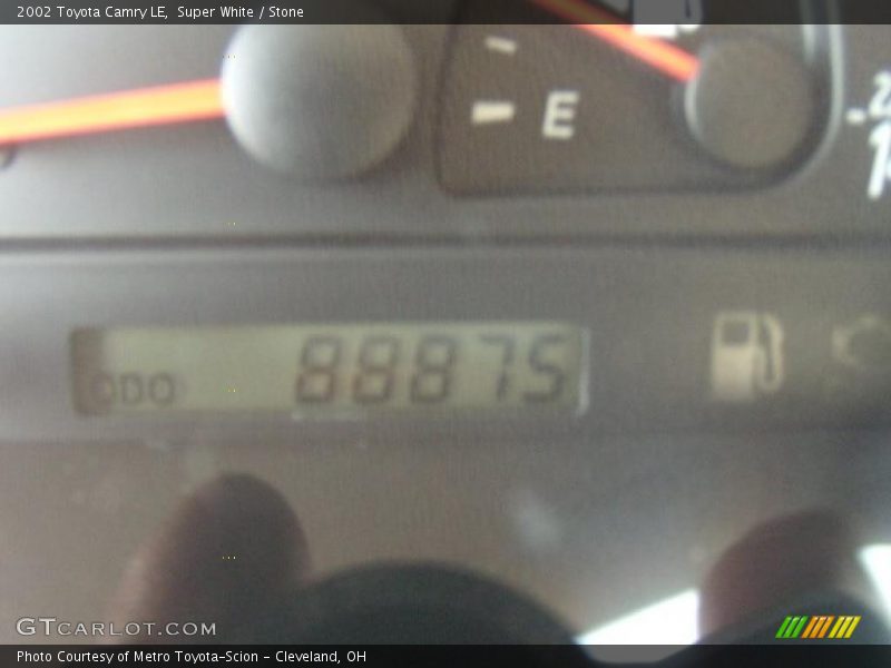 Super White / Stone 2002 Toyota Camry LE