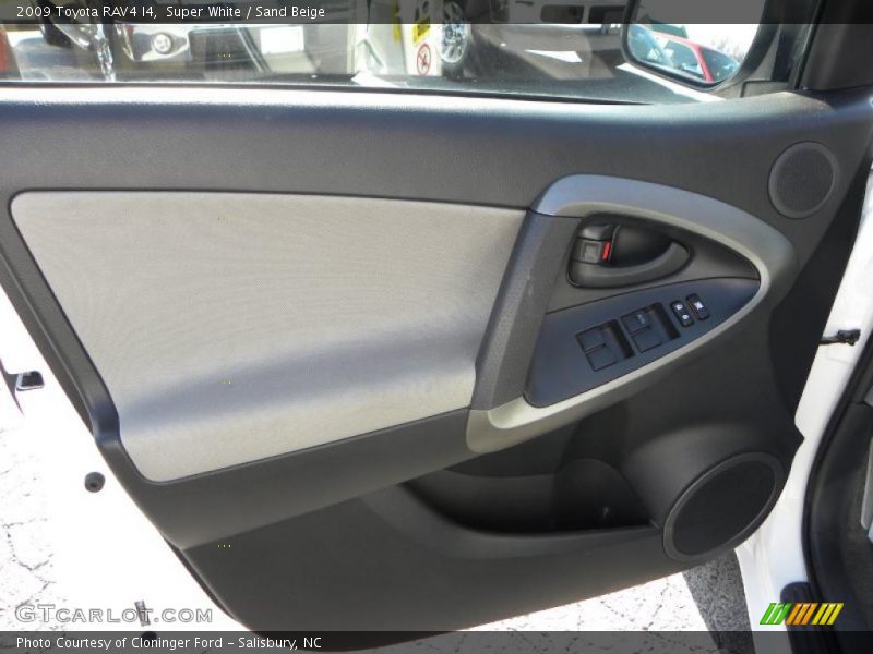 Super White / Sand Beige 2009 Toyota RAV4 I4