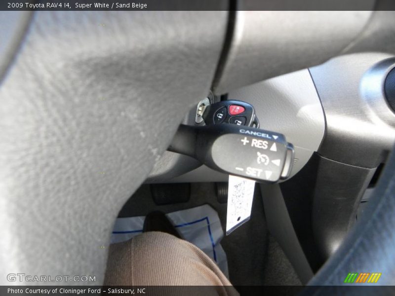 Super White / Sand Beige 2009 Toyota RAV4 I4