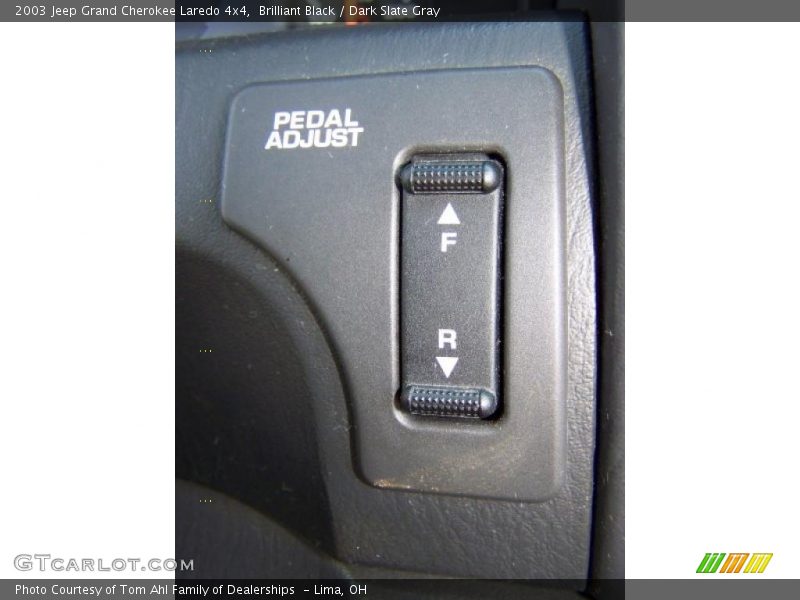 Brilliant Black / Dark Slate Gray 2003 Jeep Grand Cherokee Laredo 4x4