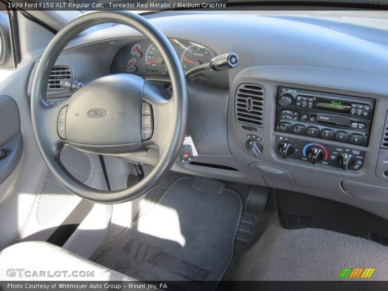 Toreador Red Metallic / Medium Graphite 1999 Ford F150 XLT Regular Cab