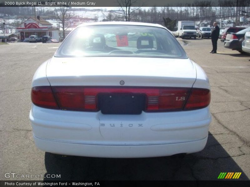 Bright White / Medium Gray 2000 Buick Regal LS