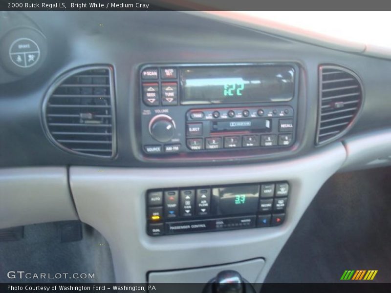 Bright White / Medium Gray 2000 Buick Regal LS