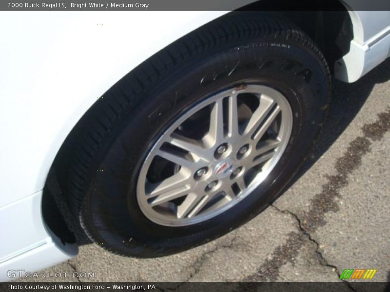 Bright White / Medium Gray 2000 Buick Regal LS