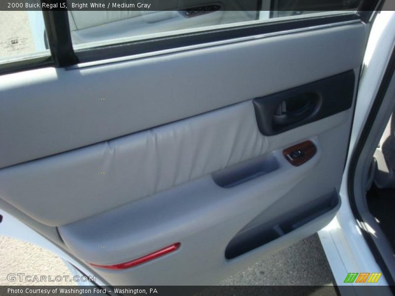 Bright White / Medium Gray 2000 Buick Regal LS