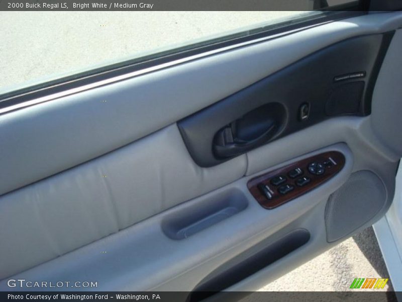 Bright White / Medium Gray 2000 Buick Regal LS