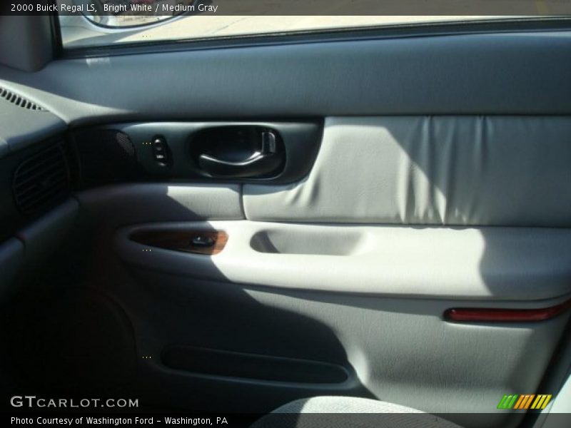 Bright White / Medium Gray 2000 Buick Regal LS