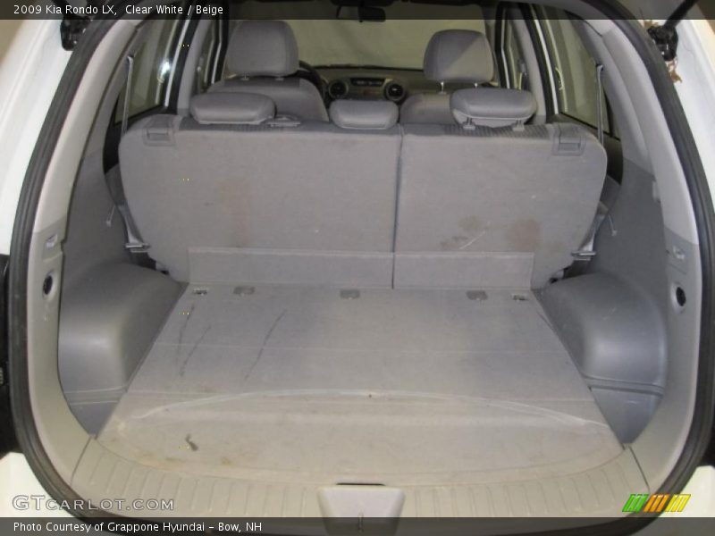 Clear White / Beige 2009 Kia Rondo LX