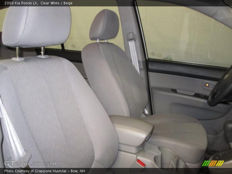 Clear White / Beige 2009 Kia Rondo LX