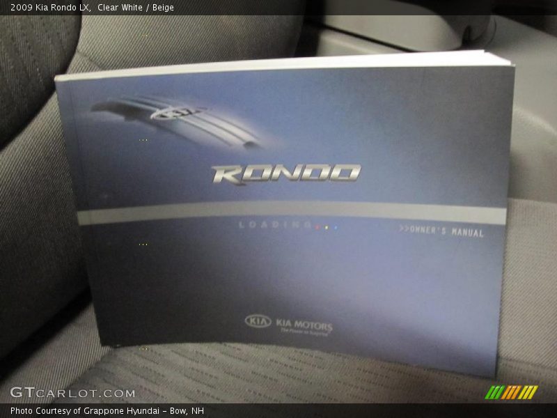 Clear White / Beige 2009 Kia Rondo LX