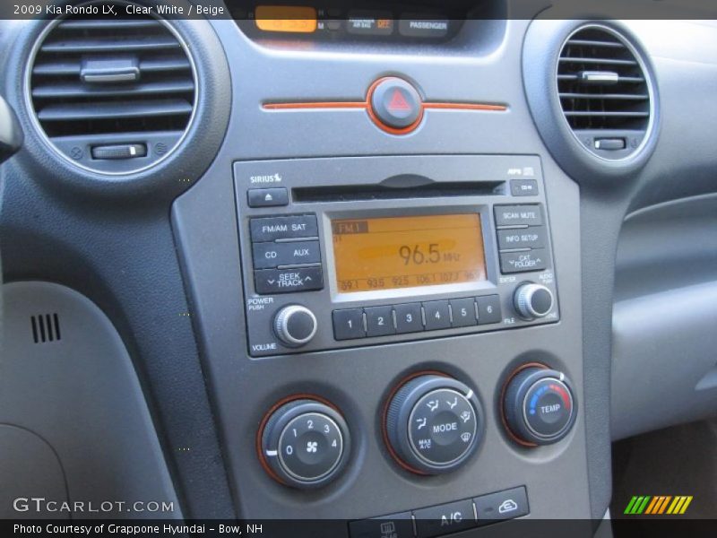 Clear White / Beige 2009 Kia Rondo LX