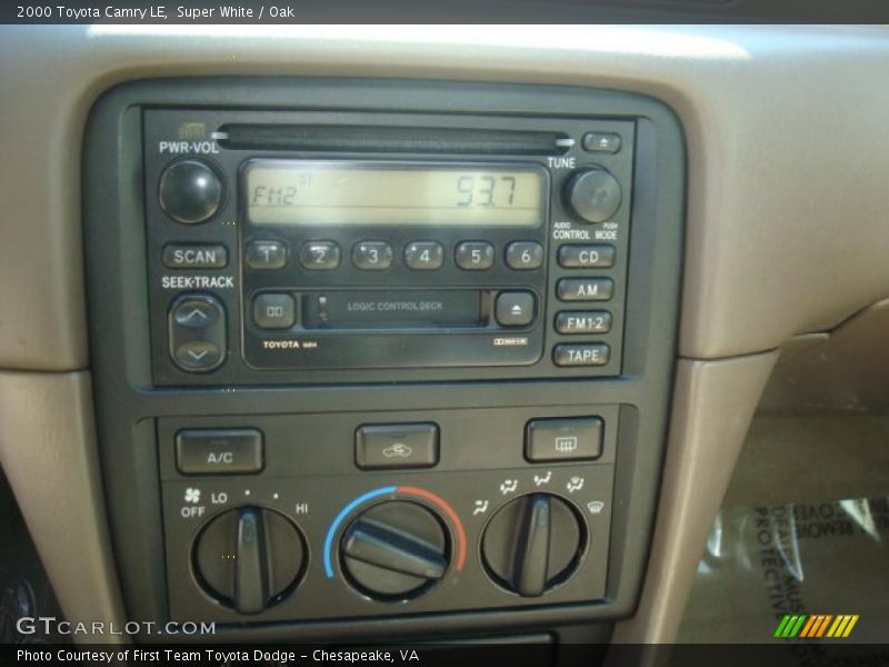 Super White / Oak 2000 Toyota Camry LE