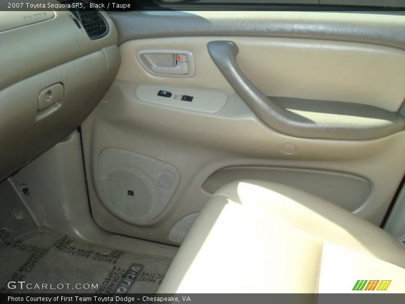 Black / Taupe 2007 Toyota Sequoia SR5