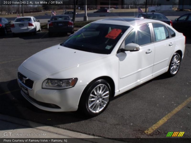 Ice White / Off Black 2010 Volvo S40 2.4i