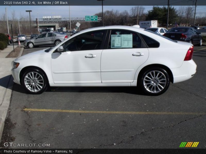 Ice White / Off Black 2010 Volvo S40 2.4i