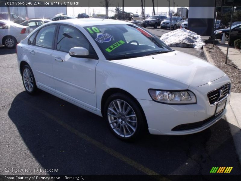 Ice White / Off Black 2010 Volvo S40 2.4i