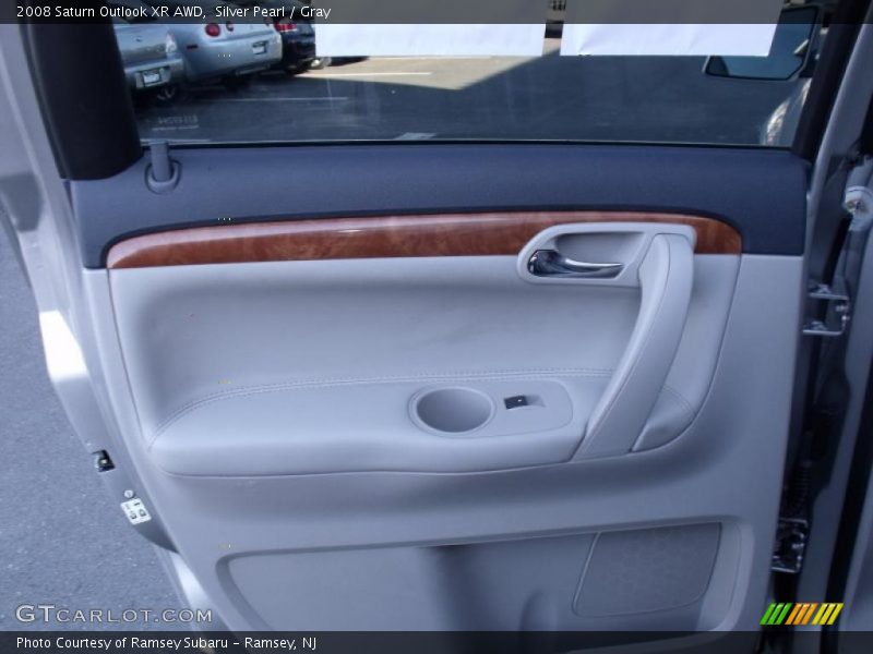 Silver Pearl / Gray 2008 Saturn Outlook XR AWD