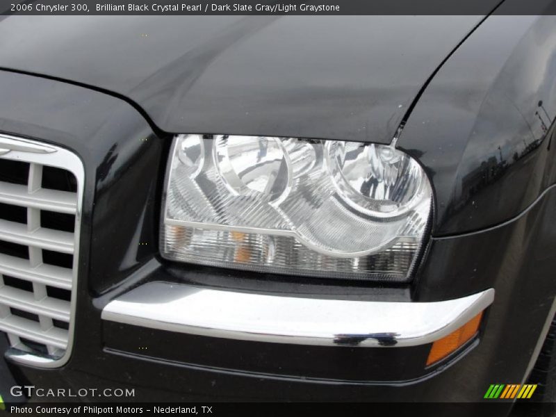 Brilliant Black Crystal Pearl / Dark Slate Gray/Light Graystone 2006 Chrysler 300