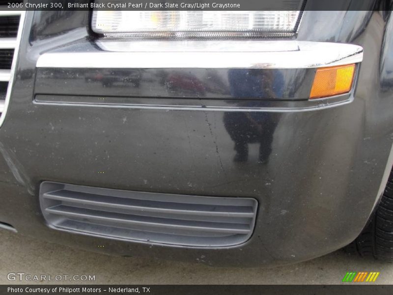 Brilliant Black Crystal Pearl / Dark Slate Gray/Light Graystone 2006 Chrysler 300