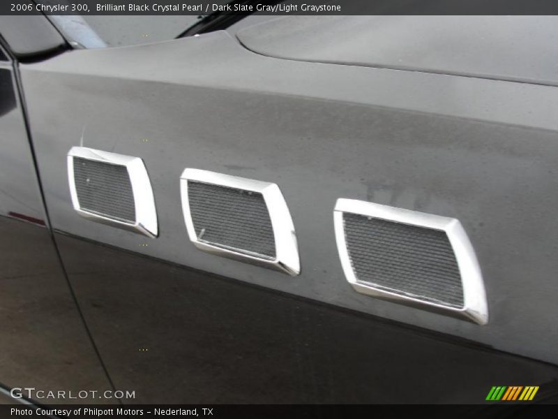 Brilliant Black Crystal Pearl / Dark Slate Gray/Light Graystone 2006 Chrysler 300