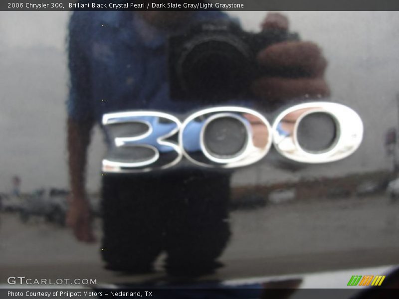 Brilliant Black Crystal Pearl / Dark Slate Gray/Light Graystone 2006 Chrysler 300