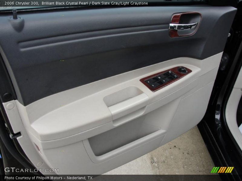 Brilliant Black Crystal Pearl / Dark Slate Gray/Light Graystone 2006 Chrysler 300