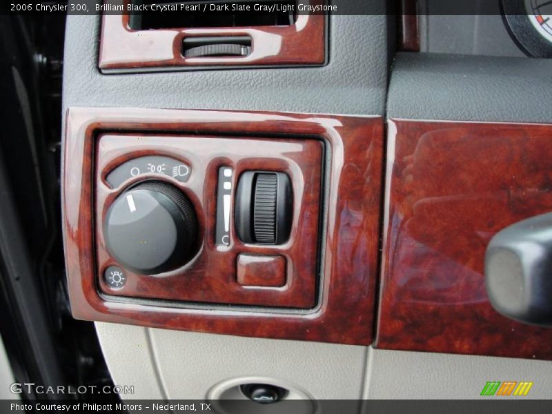 Brilliant Black Crystal Pearl / Dark Slate Gray/Light Graystone 2006 Chrysler 300