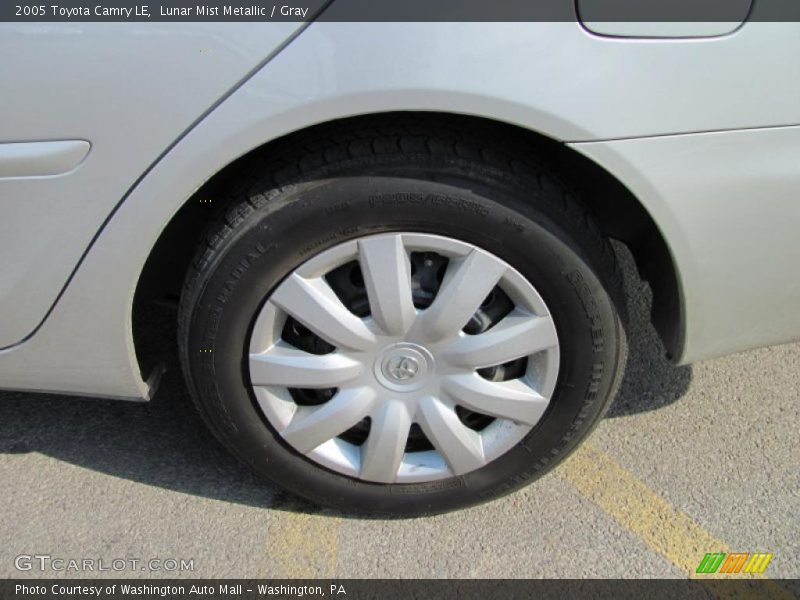 Lunar Mist Metallic / Gray 2005 Toyota Camry LE