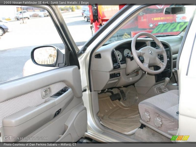 Sunlit Sand Metallic / Beige 2003 Nissan Pathfinder SE 4x4