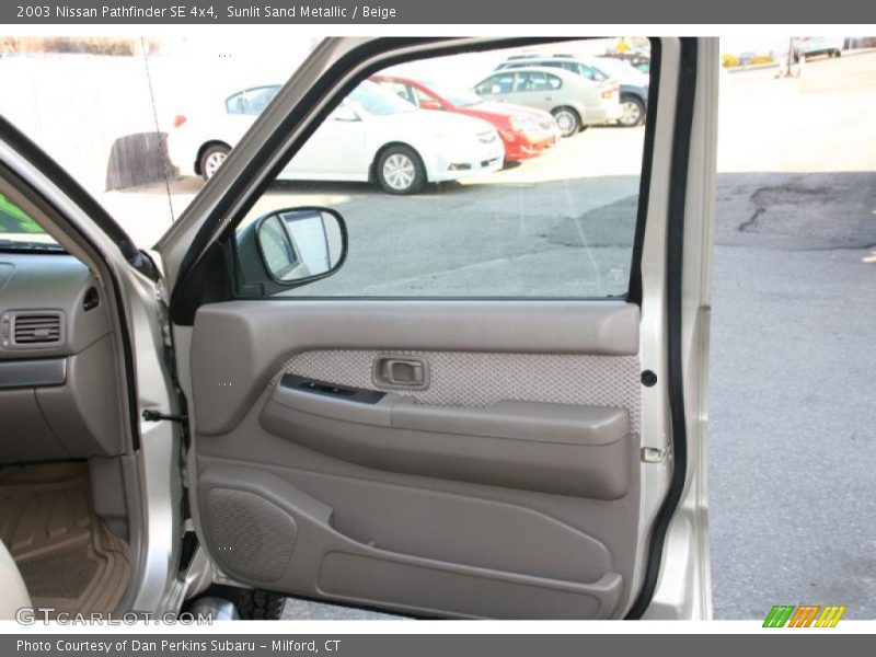 Sunlit Sand Metallic / Beige 2003 Nissan Pathfinder SE 4x4