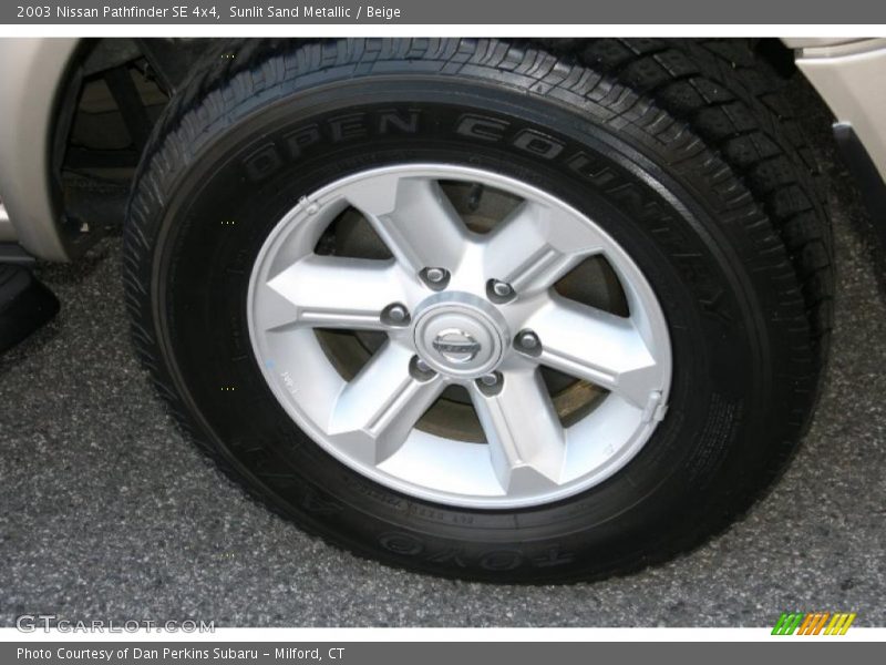 Sunlit Sand Metallic / Beige 2003 Nissan Pathfinder SE 4x4