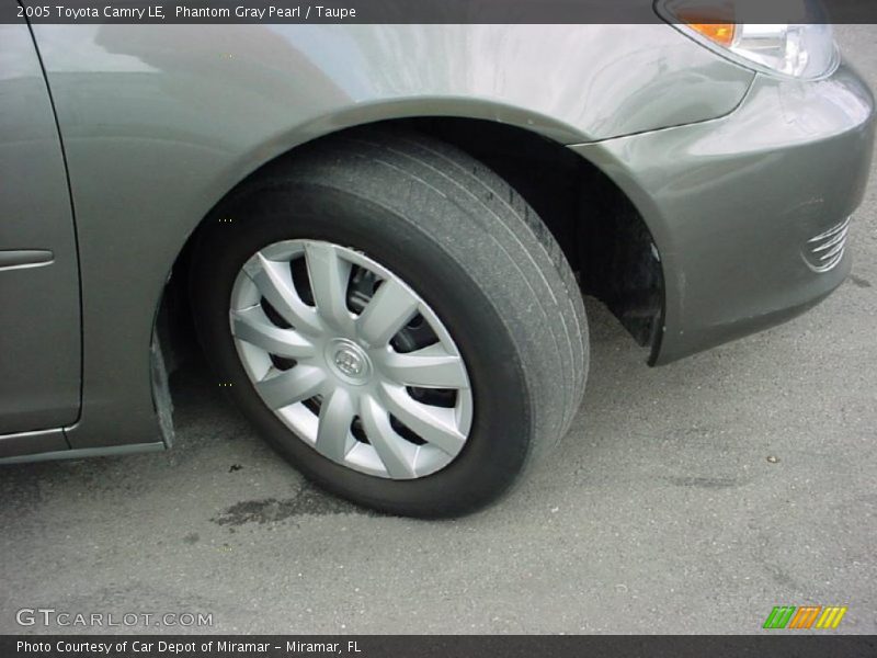 Phantom Gray Pearl / Taupe 2005 Toyota Camry LE