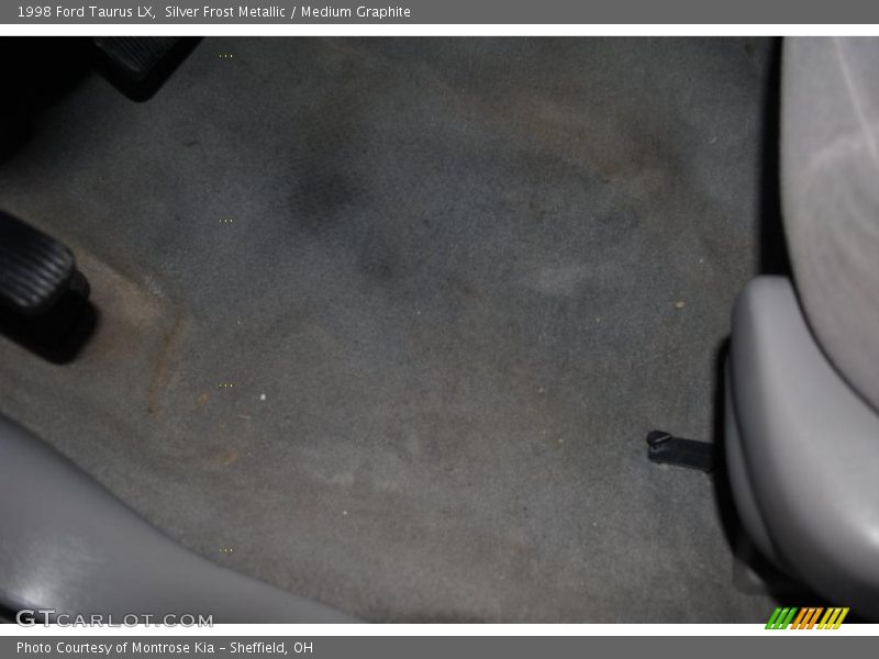 Silver Frost Metallic / Medium Graphite 1998 Ford Taurus LX