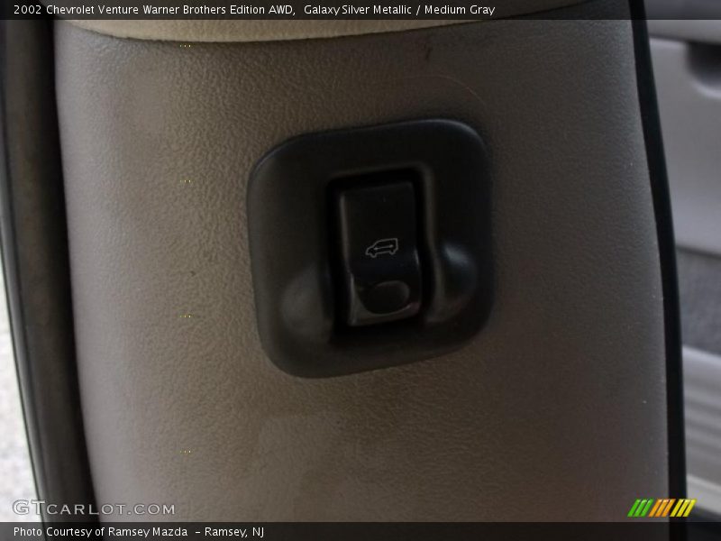 Galaxy Silver Metallic / Medium Gray 2002 Chevrolet Venture Warner Brothers Edition AWD