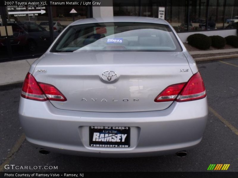 Titanium Metallic / Light Gray 2007 Toyota Avalon XLS