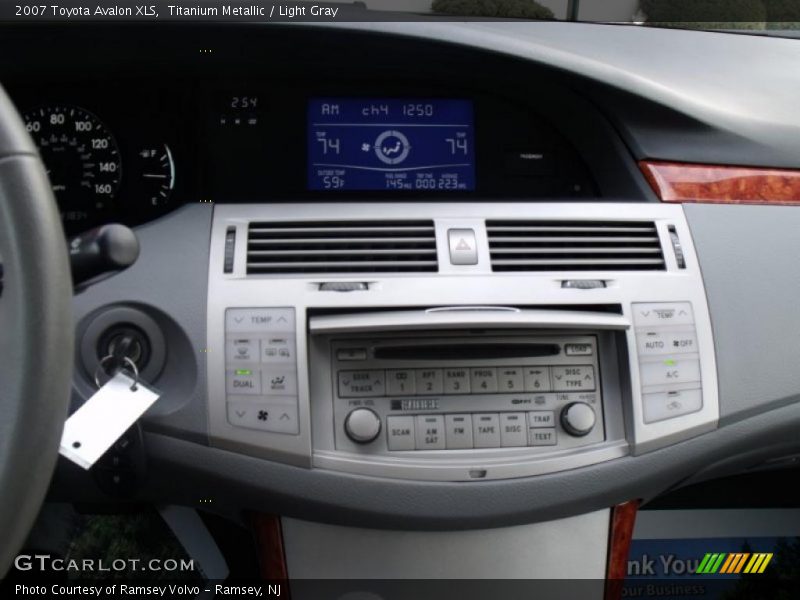 Titanium Metallic / Light Gray 2007 Toyota Avalon XLS