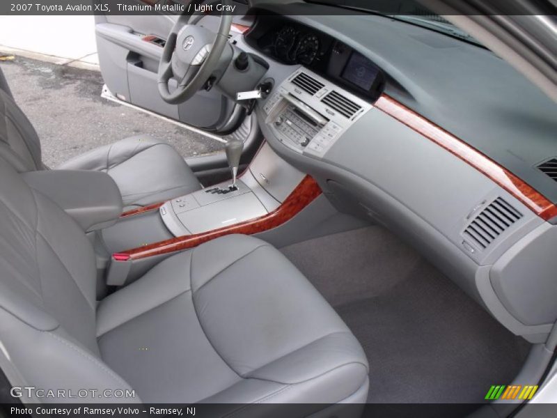 Titanium Metallic / Light Gray 2007 Toyota Avalon XLS