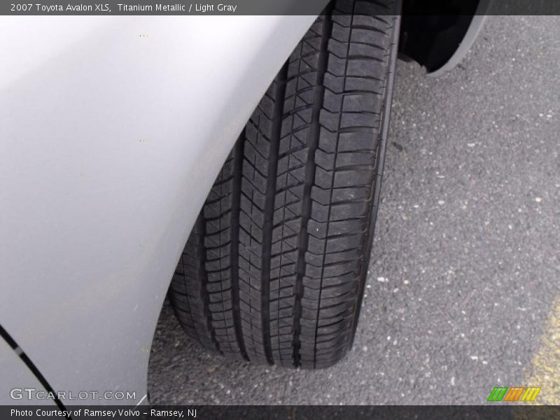 Titanium Metallic / Light Gray 2007 Toyota Avalon XLS