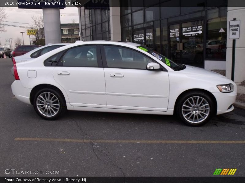 Ice White / Off Black 2010 Volvo S40 2.4i