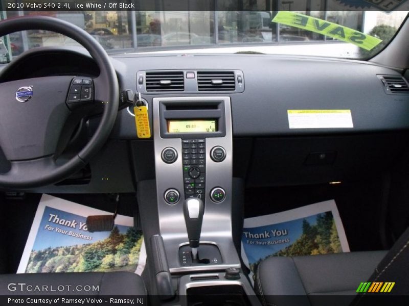 Ice White / Off Black 2010 Volvo S40 2.4i
