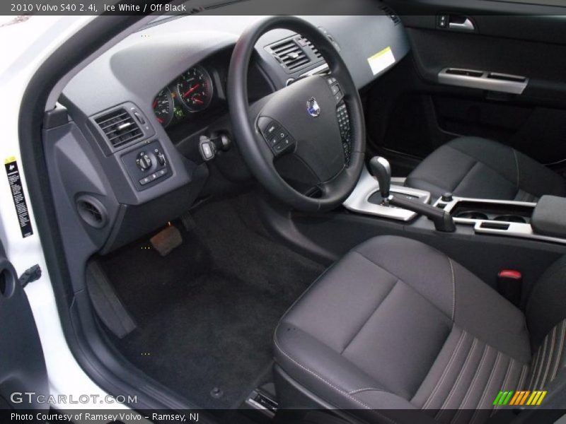 Ice White / Off Black 2010 Volvo S40 2.4i