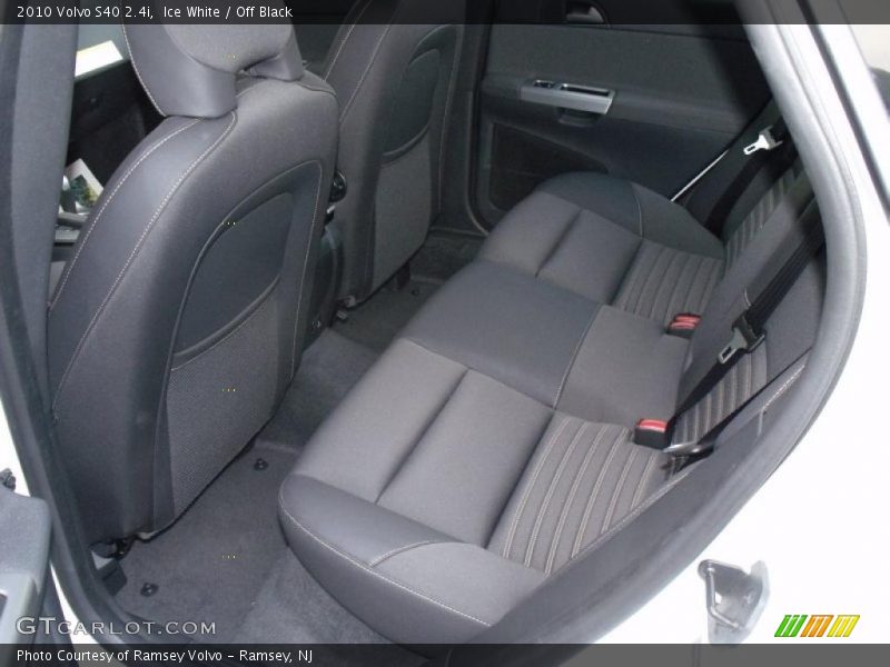 Ice White / Off Black 2010 Volvo S40 2.4i