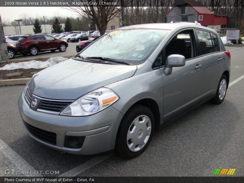 Magnetic Gray / Charcoal 2009 Nissan Versa 1.8 S Hatchback