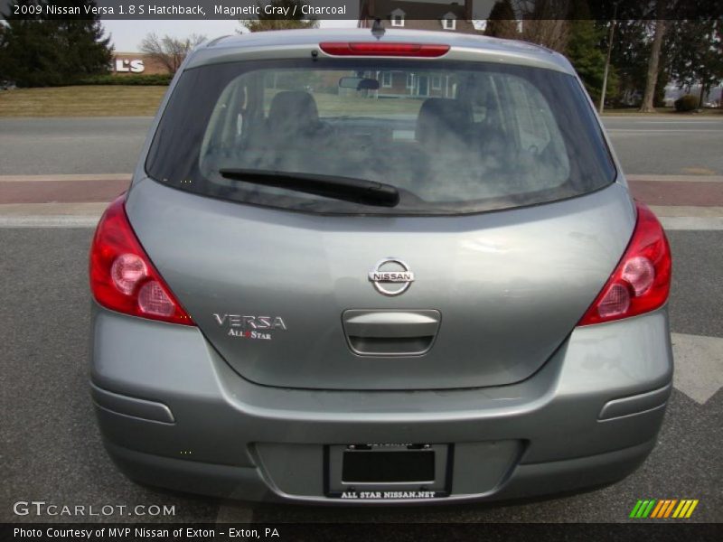 Magnetic Gray / Charcoal 2009 Nissan Versa 1.8 S Hatchback