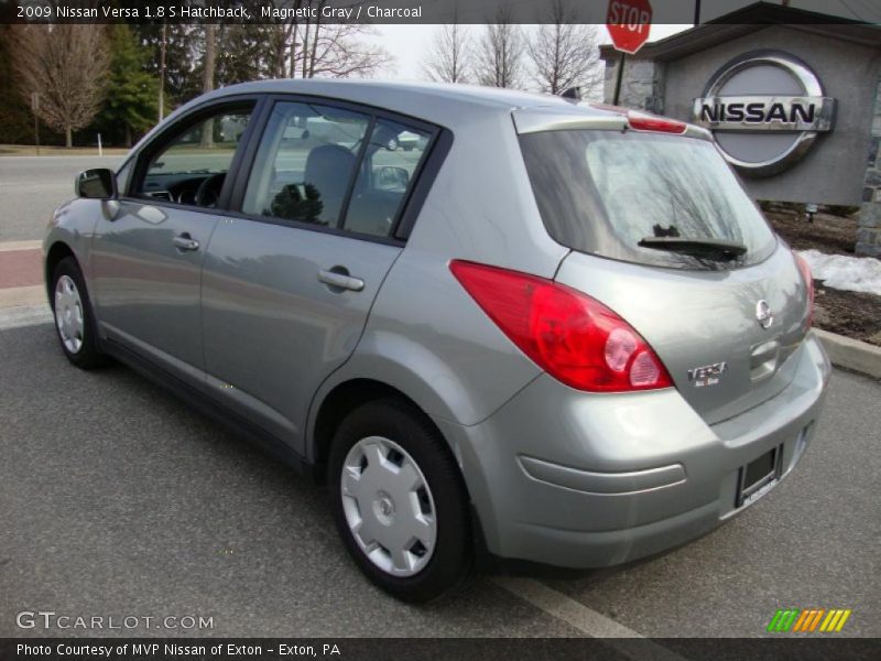 Magnetic Gray / Charcoal 2009 Nissan Versa 1.8 S Hatchback