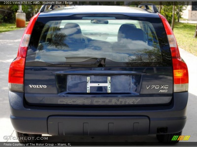 Midnight Blue / Beige 2001 Volvo V70 XC AWD