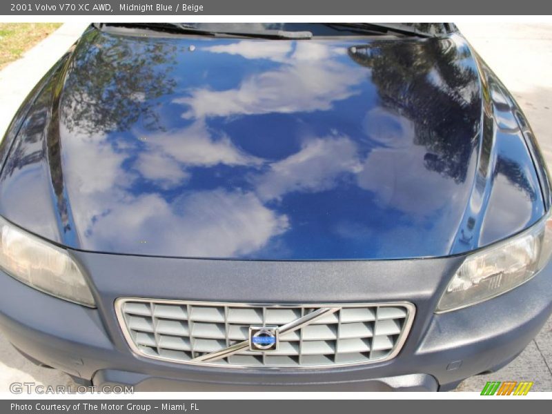 Midnight Blue / Beige 2001 Volvo V70 XC AWD