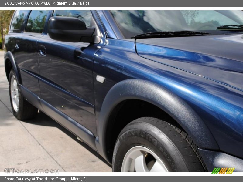 Midnight Blue / Beige 2001 Volvo V70 XC AWD