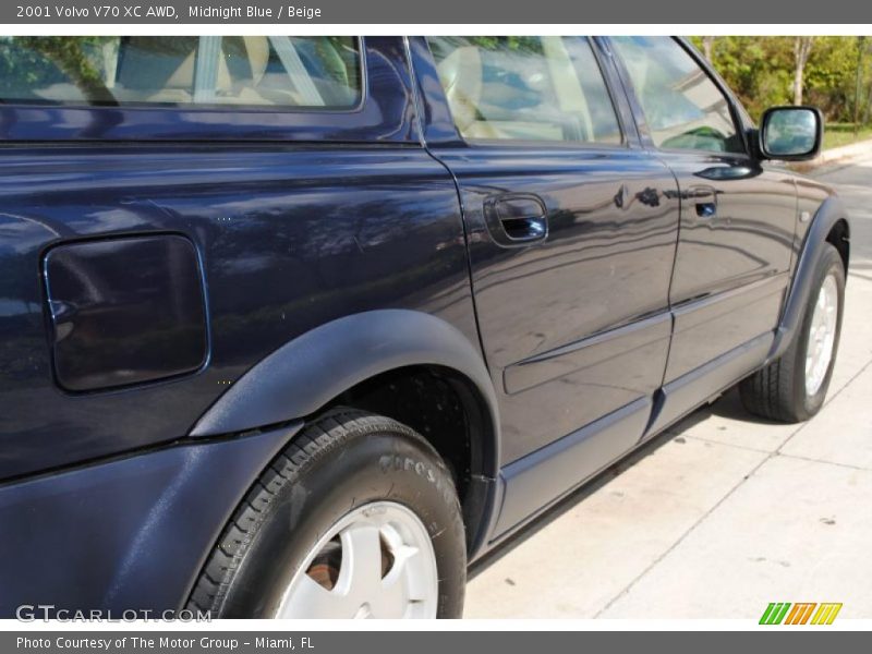 Midnight Blue / Beige 2001 Volvo V70 XC AWD